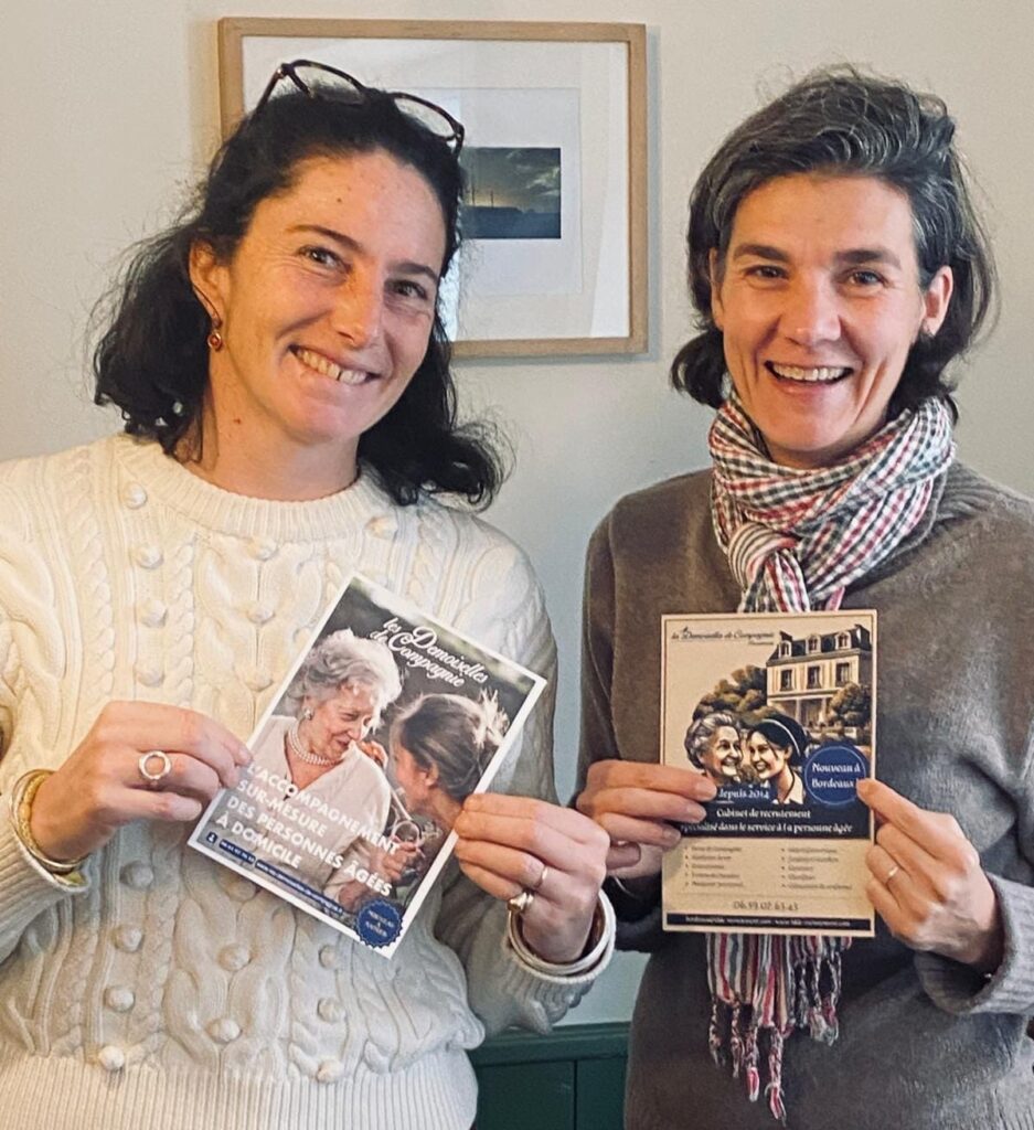 2 femmes dans une agence de recrutement pour personnel de maison